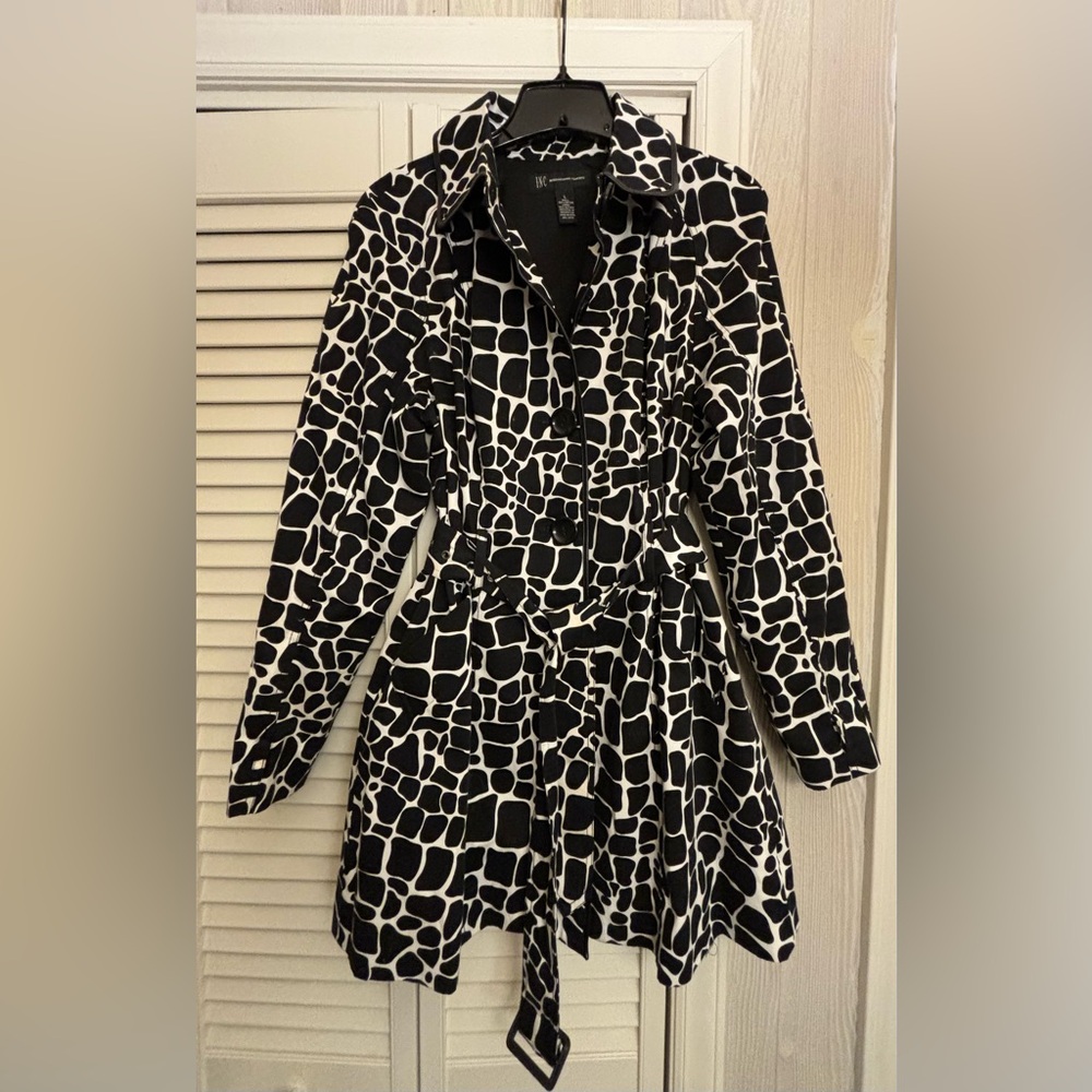 INC. BLACK & WHITE COAT with BELT